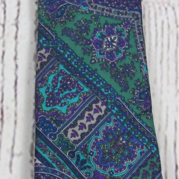 Geoffrey Beene blue & green paisley silk tie - Picture 2 of 5